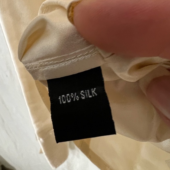 ELLEN TRACY LADYS 100% SILK BLOUSE SIZE 14. VERY POSH! 😍💕. - Picture 4 of 6